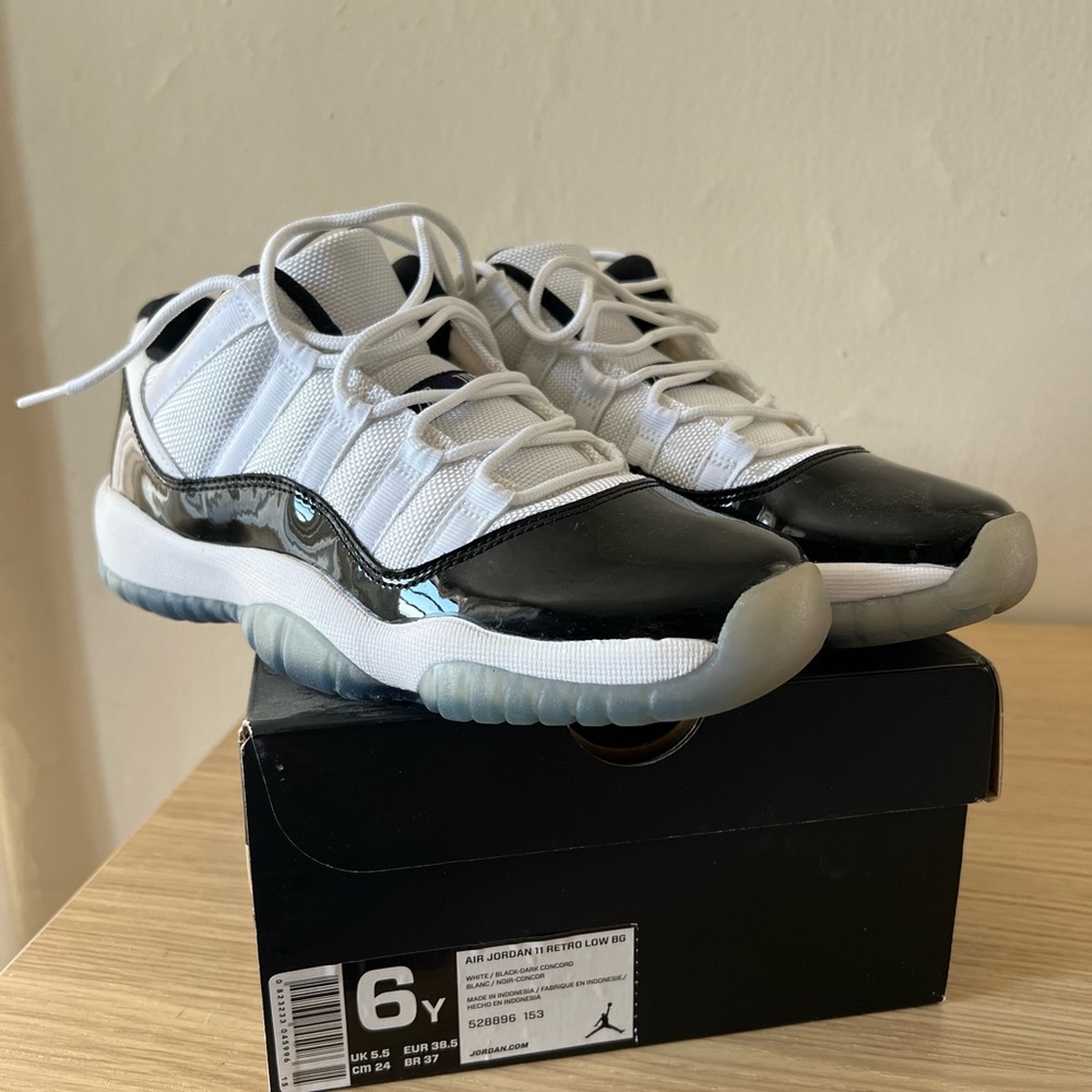 Air Jordan 11 Retro Low Concord